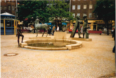 Brunnen und Skulpturfiguren