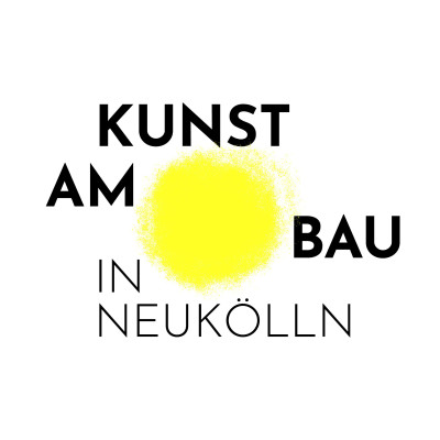 Gelbes Logo Kunst am Bau in Neukölln